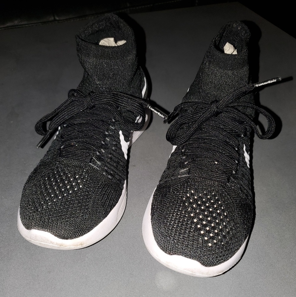 NIKE WOMENS LUNARLON RUNNING SHOES